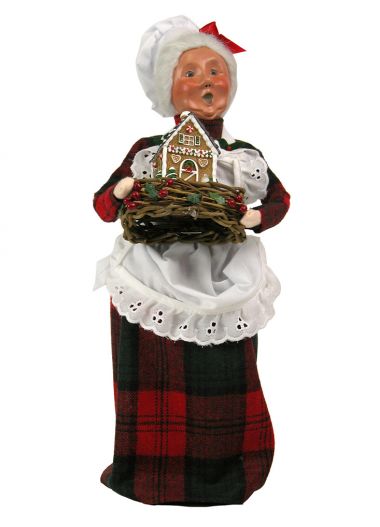 Baking Mrs. Claus Byers' Choice caroler figurine