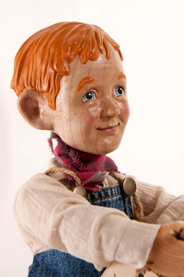 Detail image of Huckleberry Finn wood art doll by Marlene Xenis