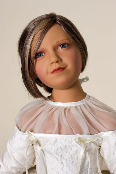 Laura - collectible limited edition vinyl art doll by doll artist Philip Heath.